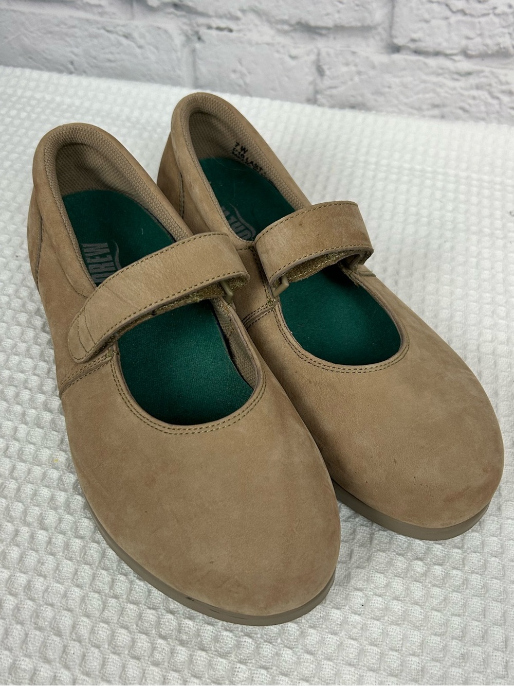 Drew Bloom II Mary Jane Shoes Women’s 7 Tan Nubuck Leather Comfort Flats